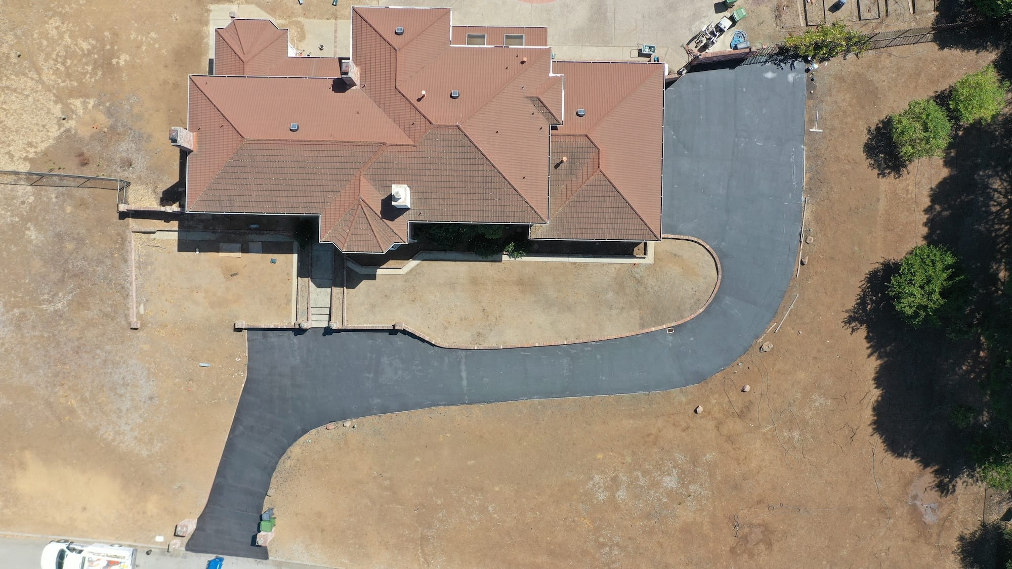 Los Gatos hills driveway after sealcoating — deep black finish from street to motor court