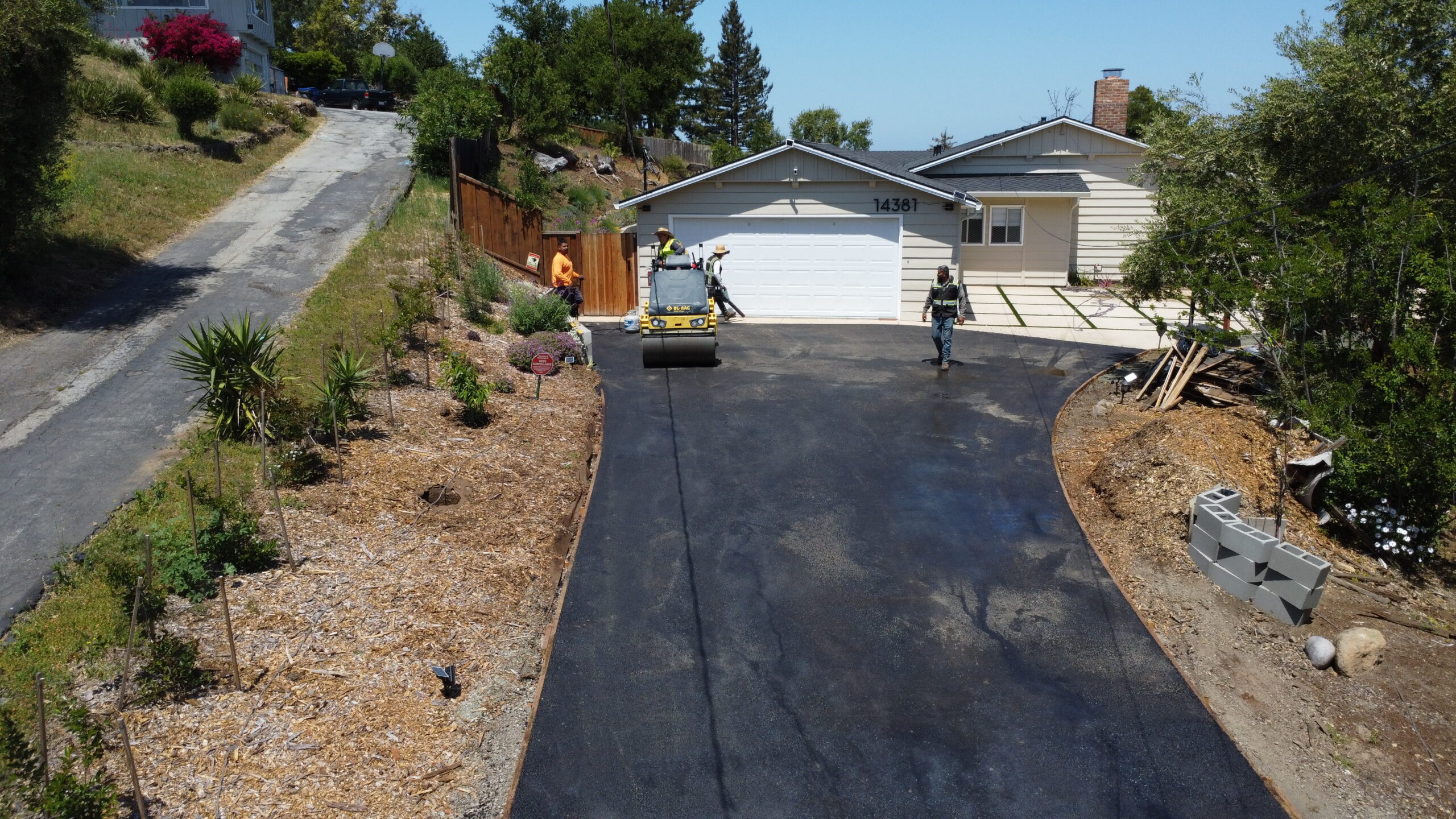 Los Altos Driveway - Image 15