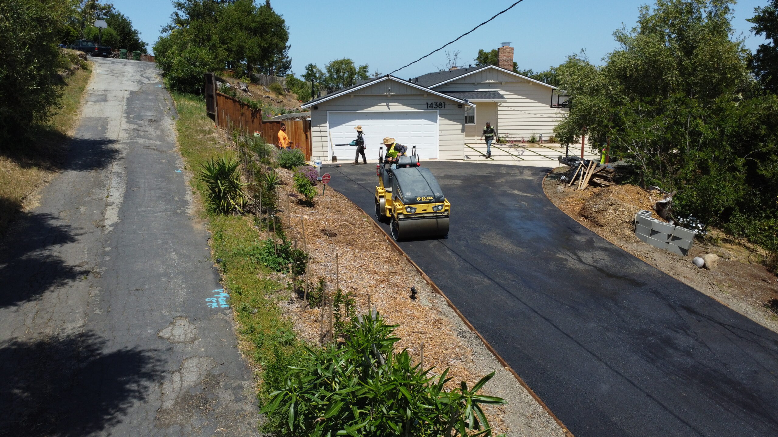 Los Altos Driveway - Image 16