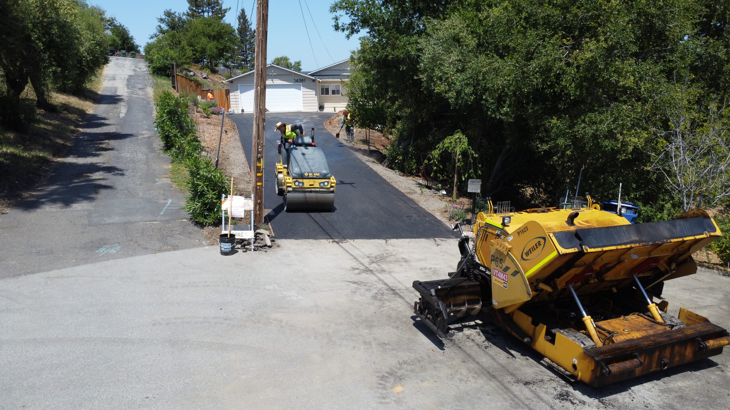 Los Altos Driveway - Image 17