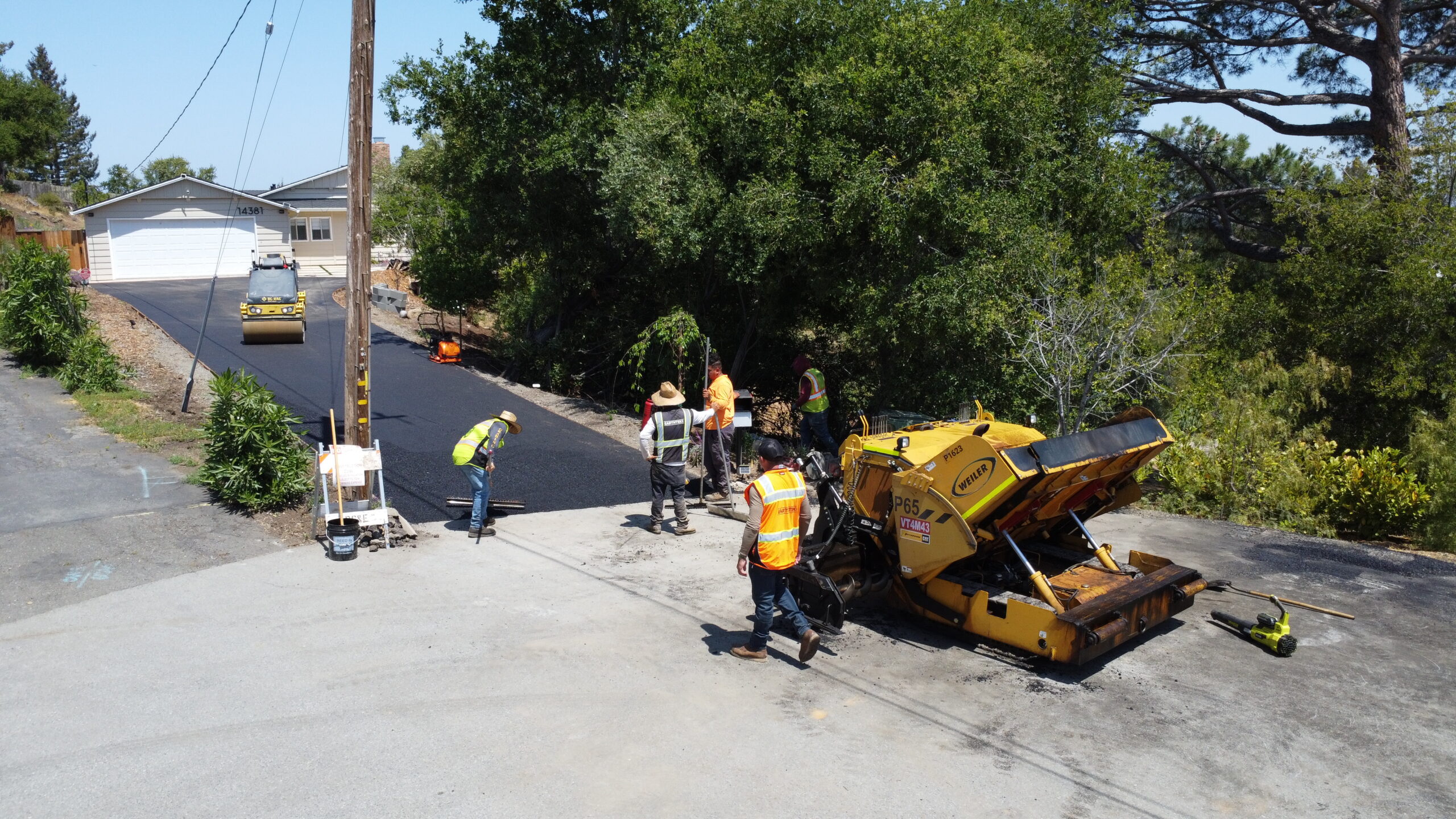 Los Altos Driveway - Image 19
